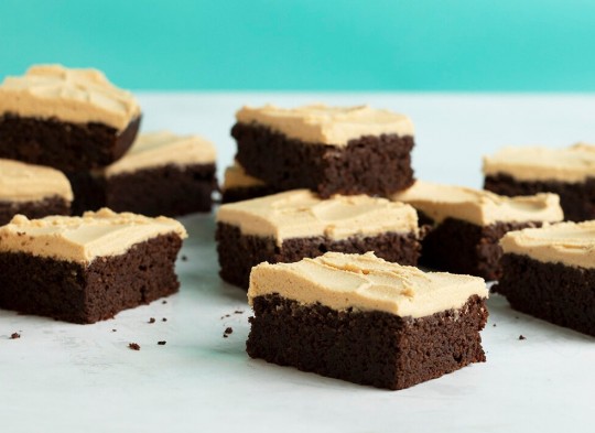 Duncan Hines® Keto Friendly Brownies with Peanut Butter Icing